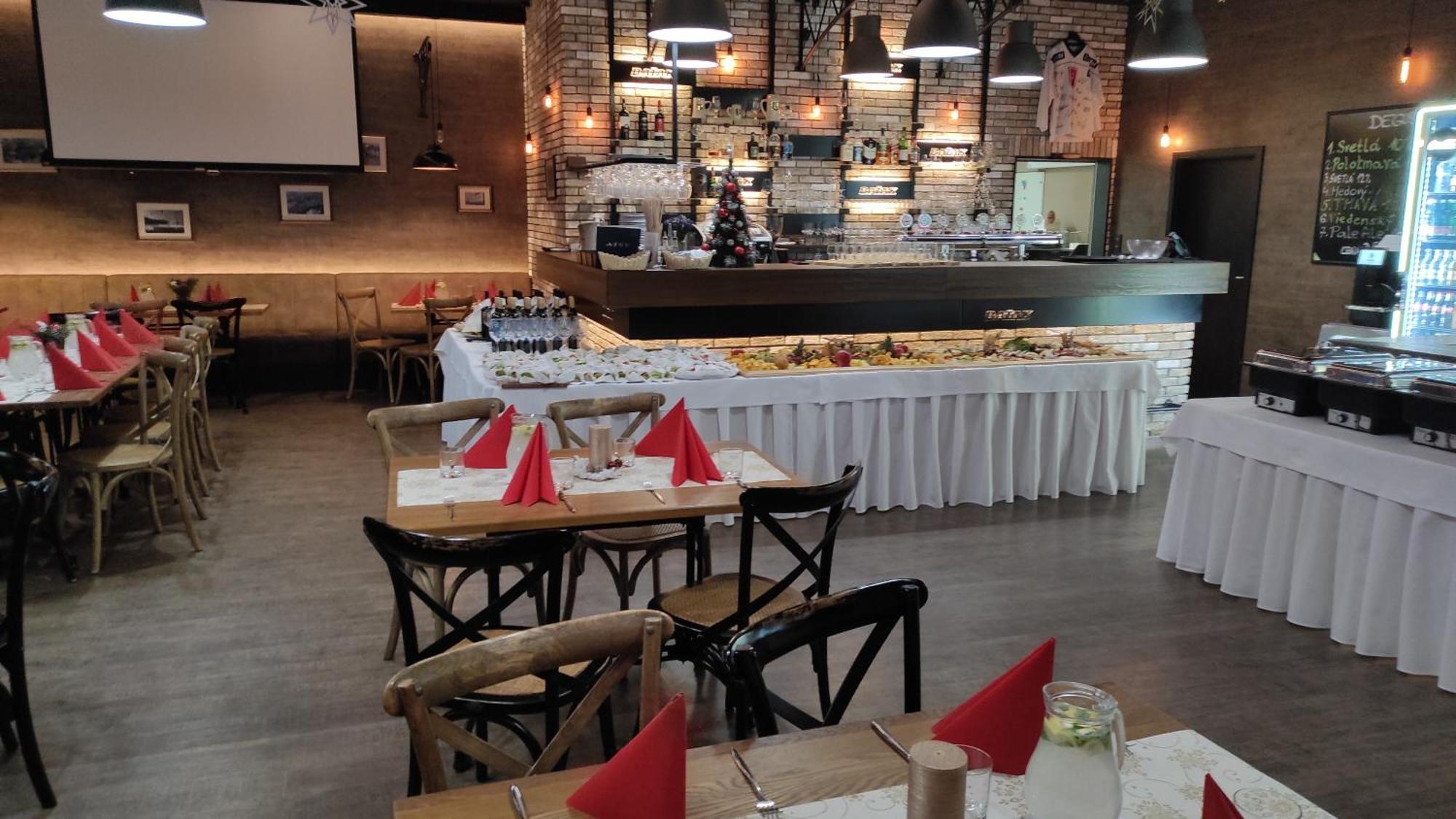 Azul Hotel & Restaurant Partizanske Bagian luar foto