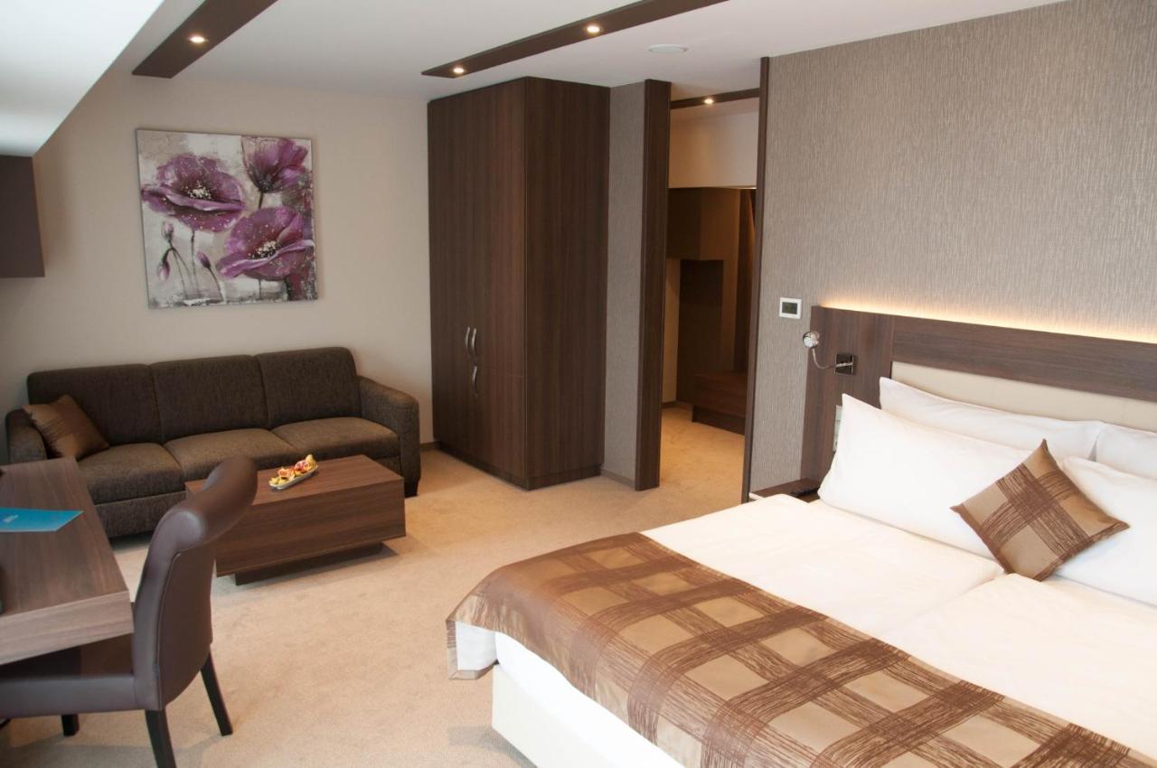 Azul Hotel & Restaurant Partizanske Bagian luar foto